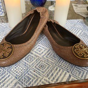 TORY BURCH REVA BALLET SHOES LOGO SNAKESKIN PRINT BROWN SZ 7M